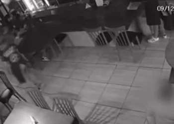 Homem tosse em restaurante e é agredido sob suspeita de estar com Covid-19